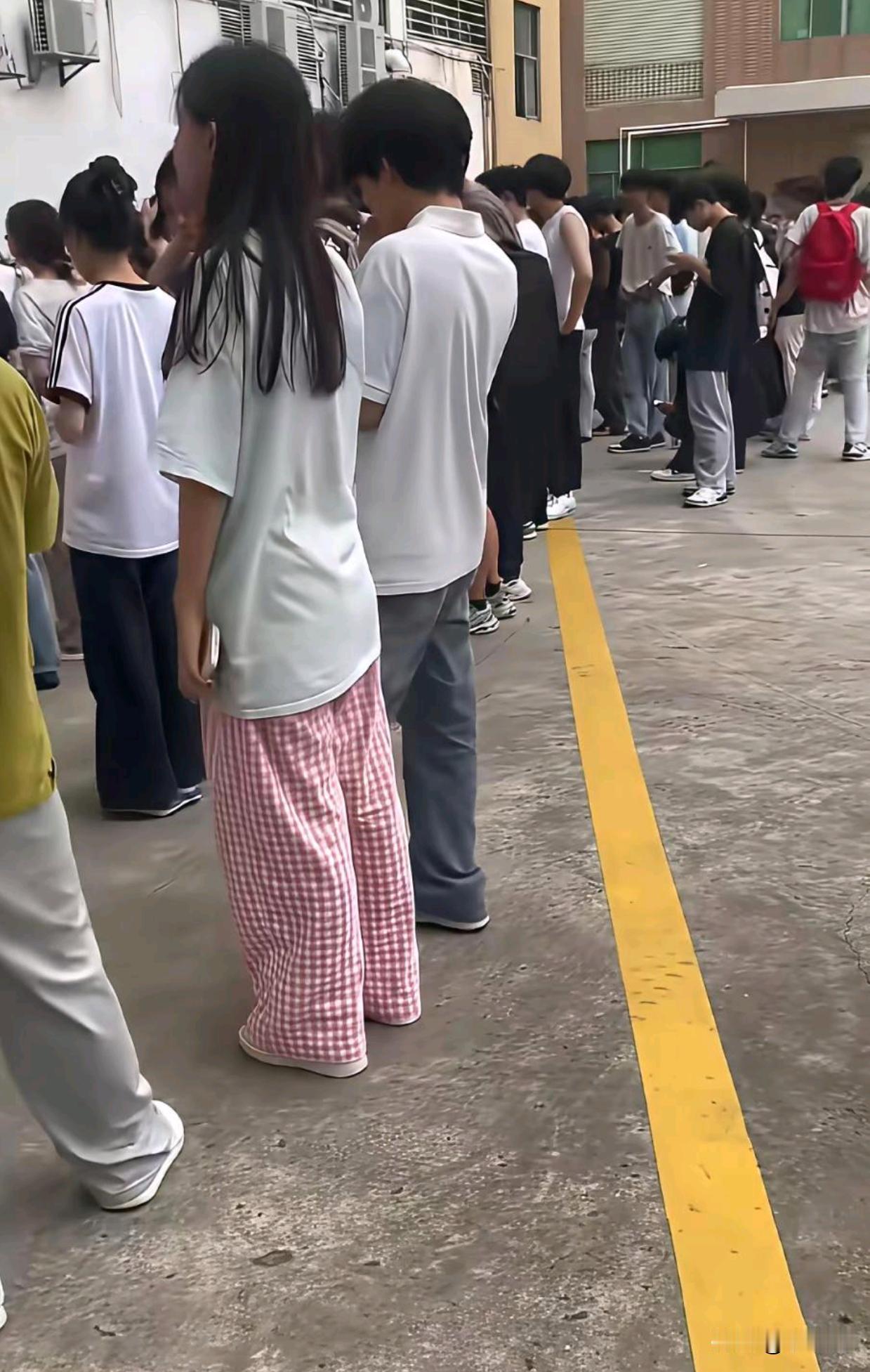 现在打暑假工的全是零零后了