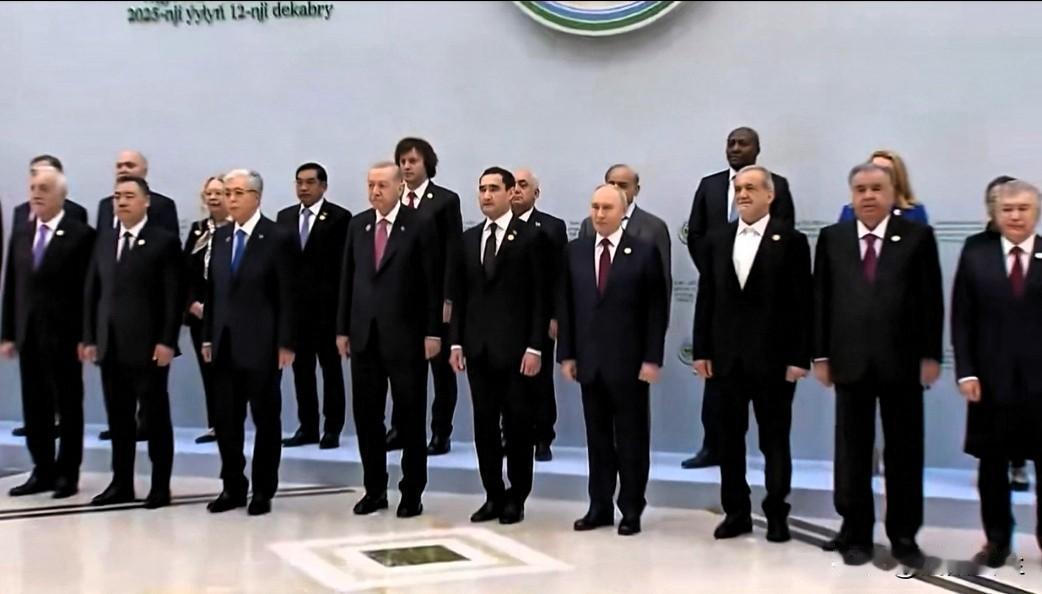 俄罗斯总统普京、土耳其埃尔多安、巴基斯坦总理谢里夫及多国领导人，在土库曼斯坦阿什