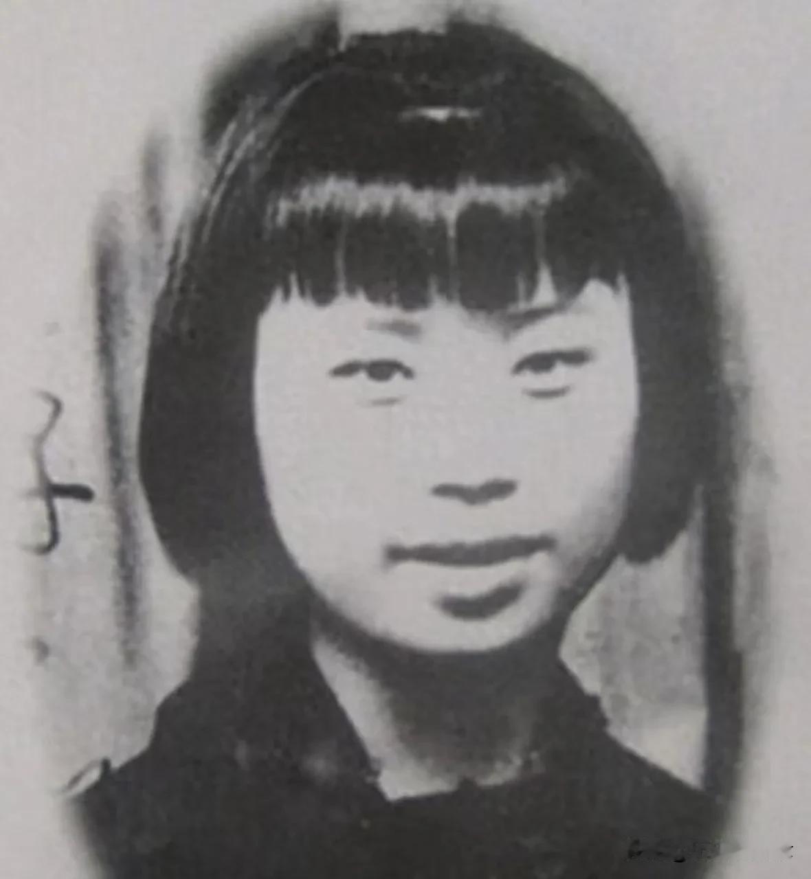 1941 年，地下党刘彩凤被捕，县长见她长得漂亮，就动了歪心思
 
1941 年