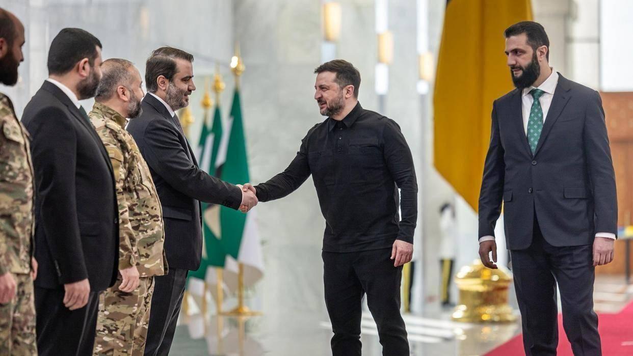 从断交到盟友！
乌叙7个月"极速破冰"，泽连斯基与沙拉的秘密交易，刺痛了谁的神经