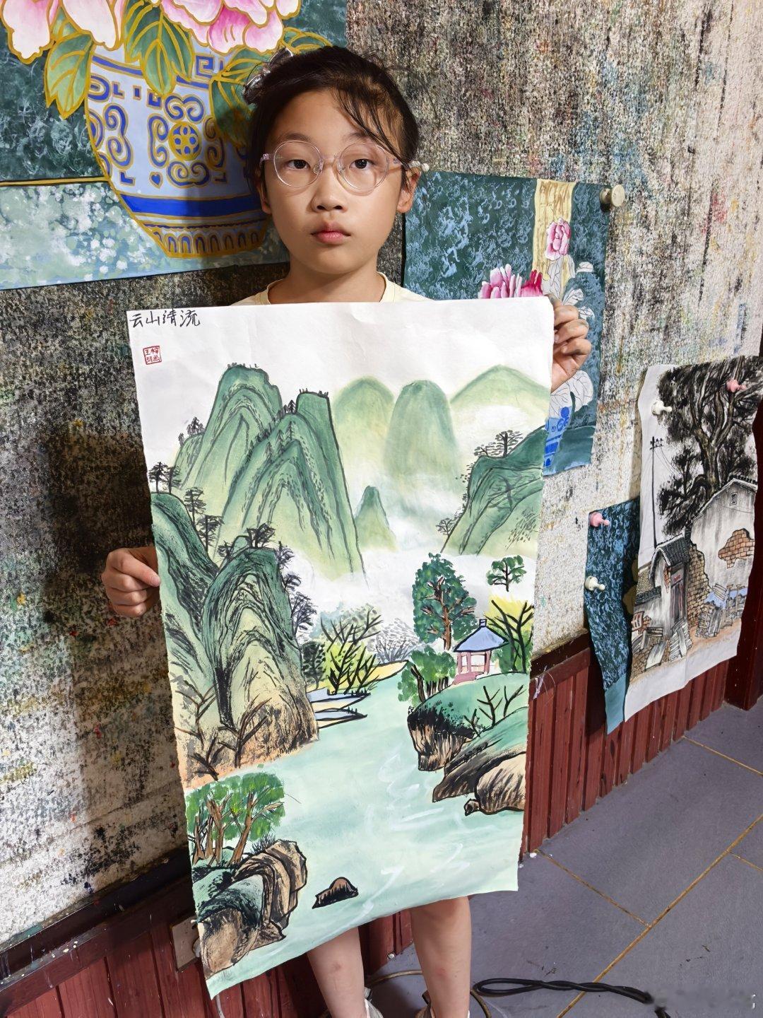 我是扬州画派书画院吴高龙院长。刚才有一个小孩子的婆婆来找我，说她家的外甥女特别听