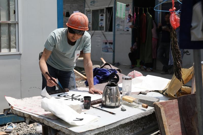 “字如其人”这说法有点道理，但也不能全信。
生活中，写字小的人观察力好、专注力强