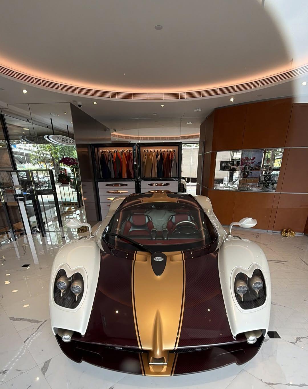 曾经由安德鲁泰特选配购入的Pagani Utopia，如今交付到香港🇭🇰