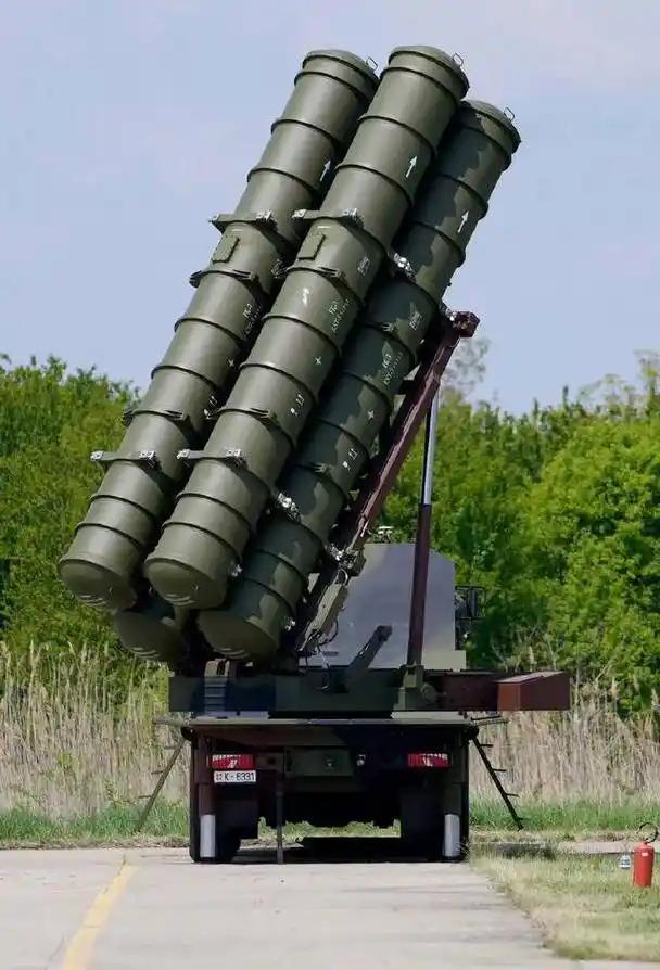 局势拉满！武契奇公开亮剑 中国超音速导弹成塞尔维亚“定海神针”
 
面对周边持续