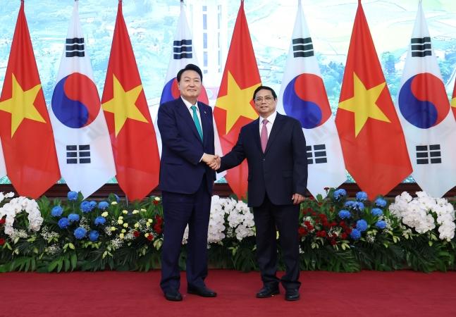 【韩国总统尹锡悦确信越南将于2045年成为发达国家】

正在对越南进行国事访问的