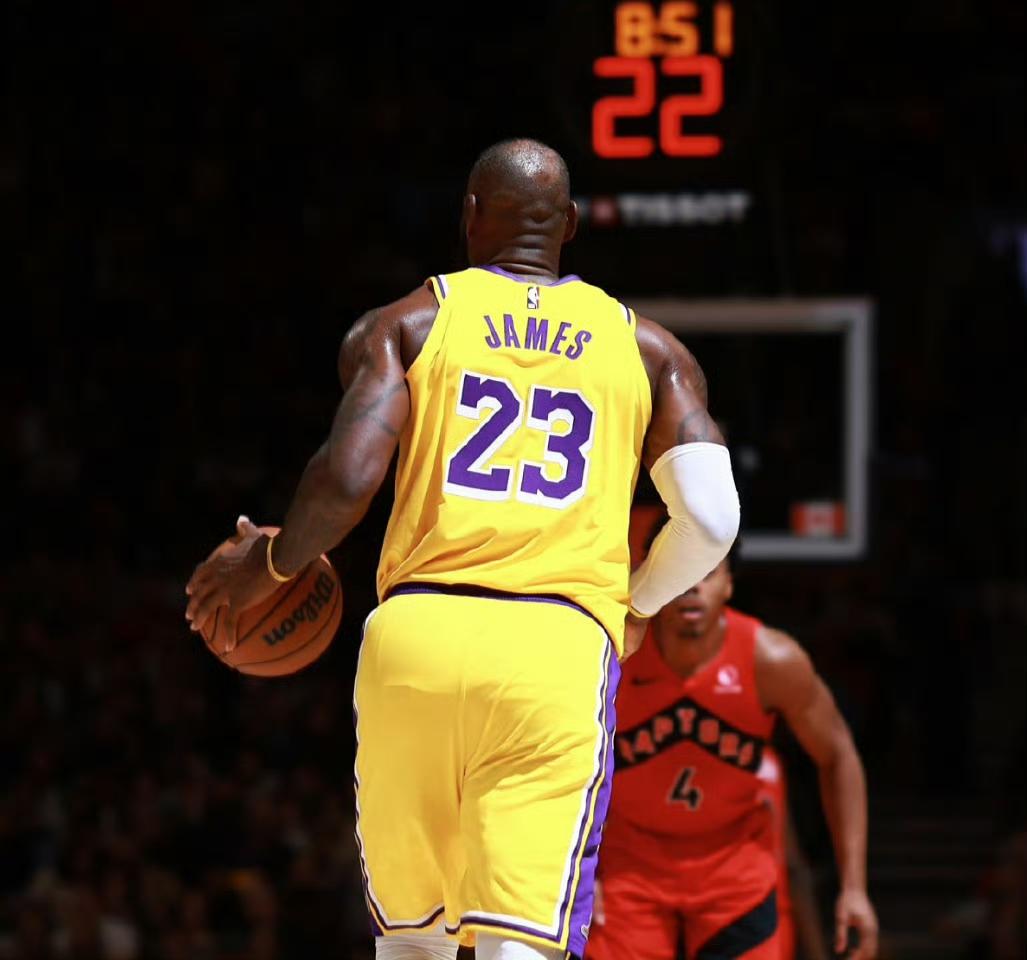 老詹亲手绝杀自己纪录？这波操作太扎心了！

谁能想到，今天最扎心的“绝杀”，居然