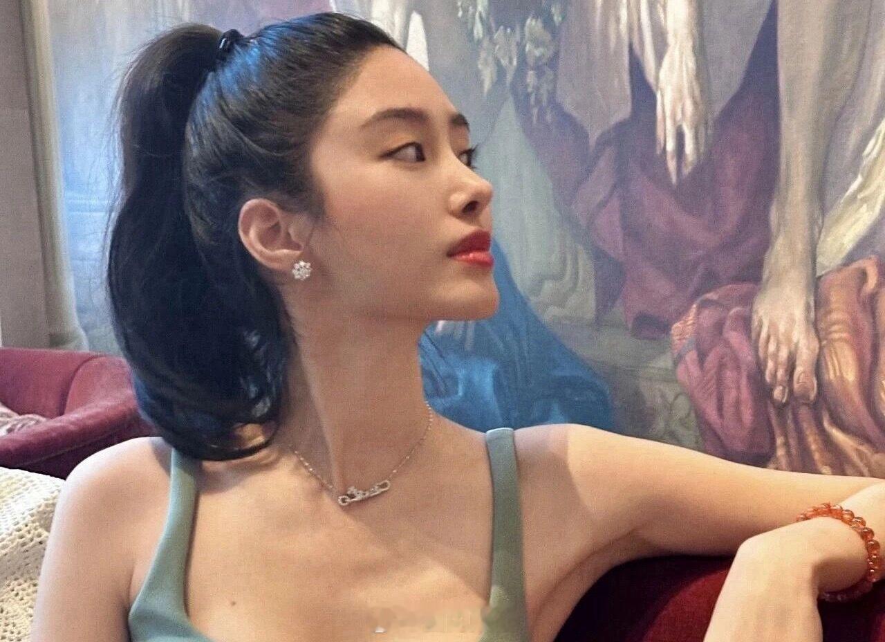 颠公，杨采钰现在结婚了吗 ？孩子是男孩还是女孩呀～答，很多人说她没领证，其实前段