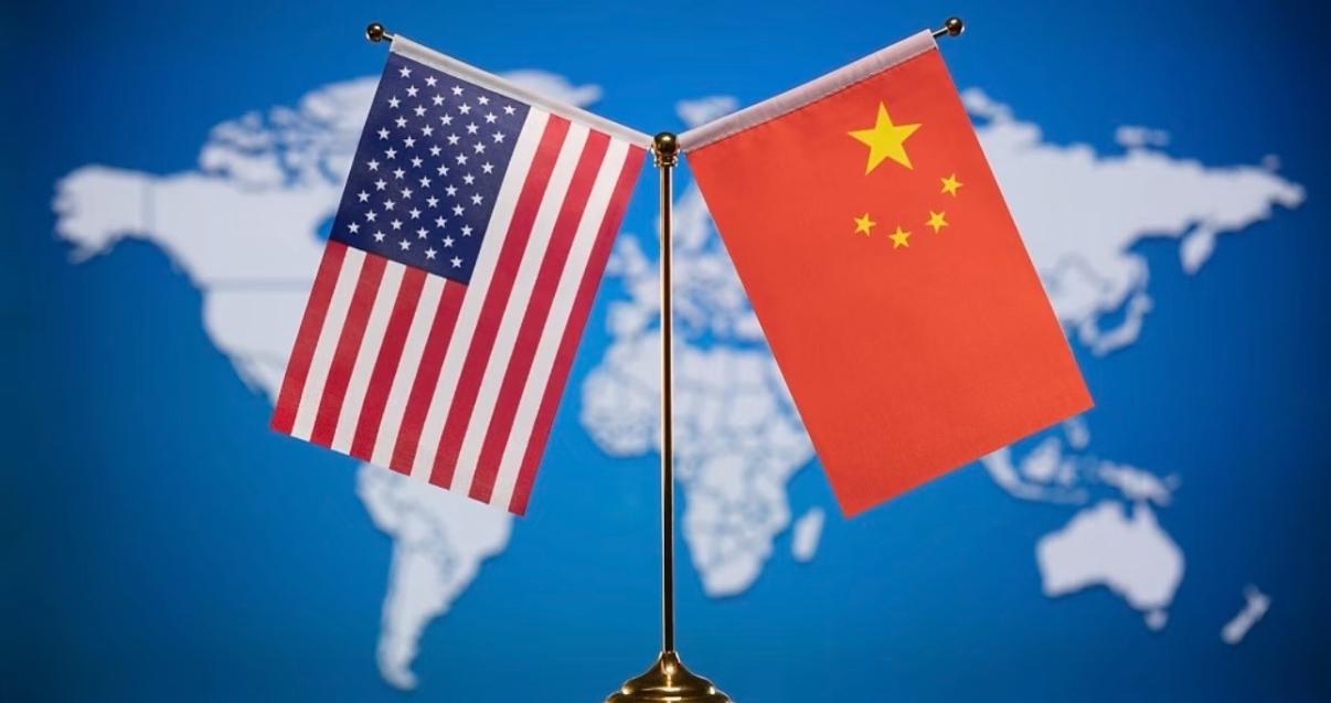 这一次，美国是真的被打懵了。

很多人还没反应过来，中国已经连出两记重拳——而且