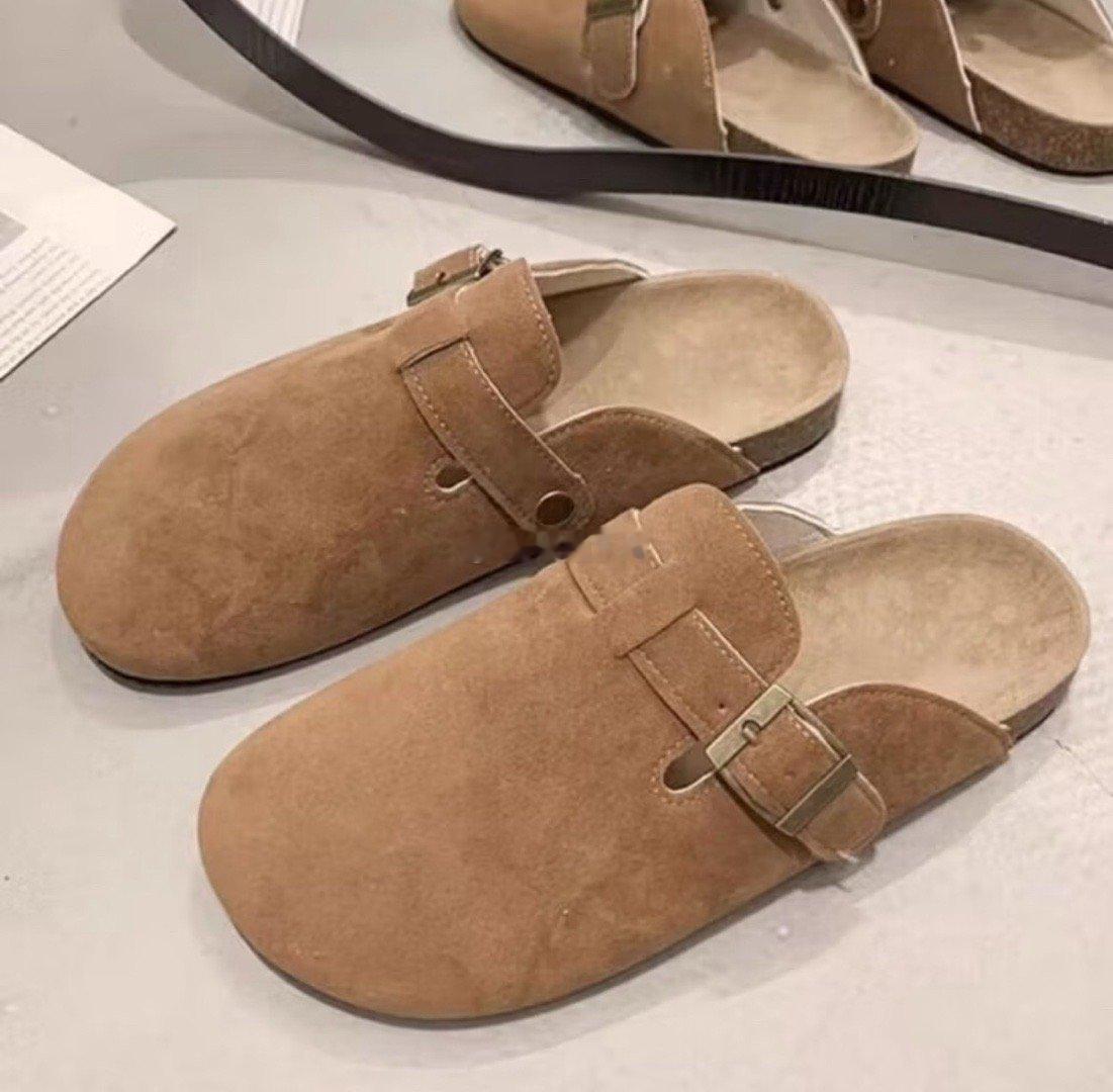 勃肯鞋，源自德国制鞋品牌Birkenstock，凭借其标志性的人体工学设计，从专