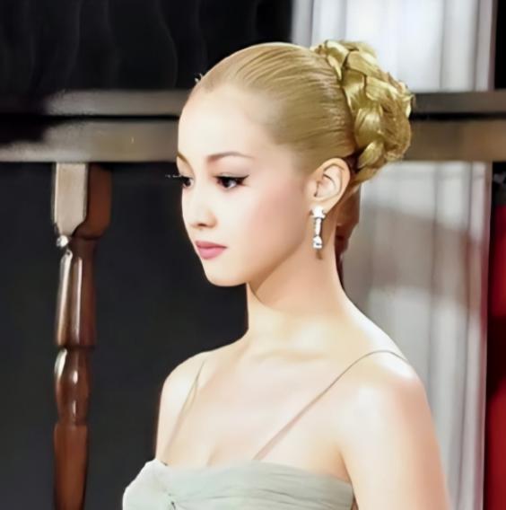 “亚洲第一美人”泽尻英龙华的婚前协议冷酷到极致：每月夫妻生活超5次，男方按50万