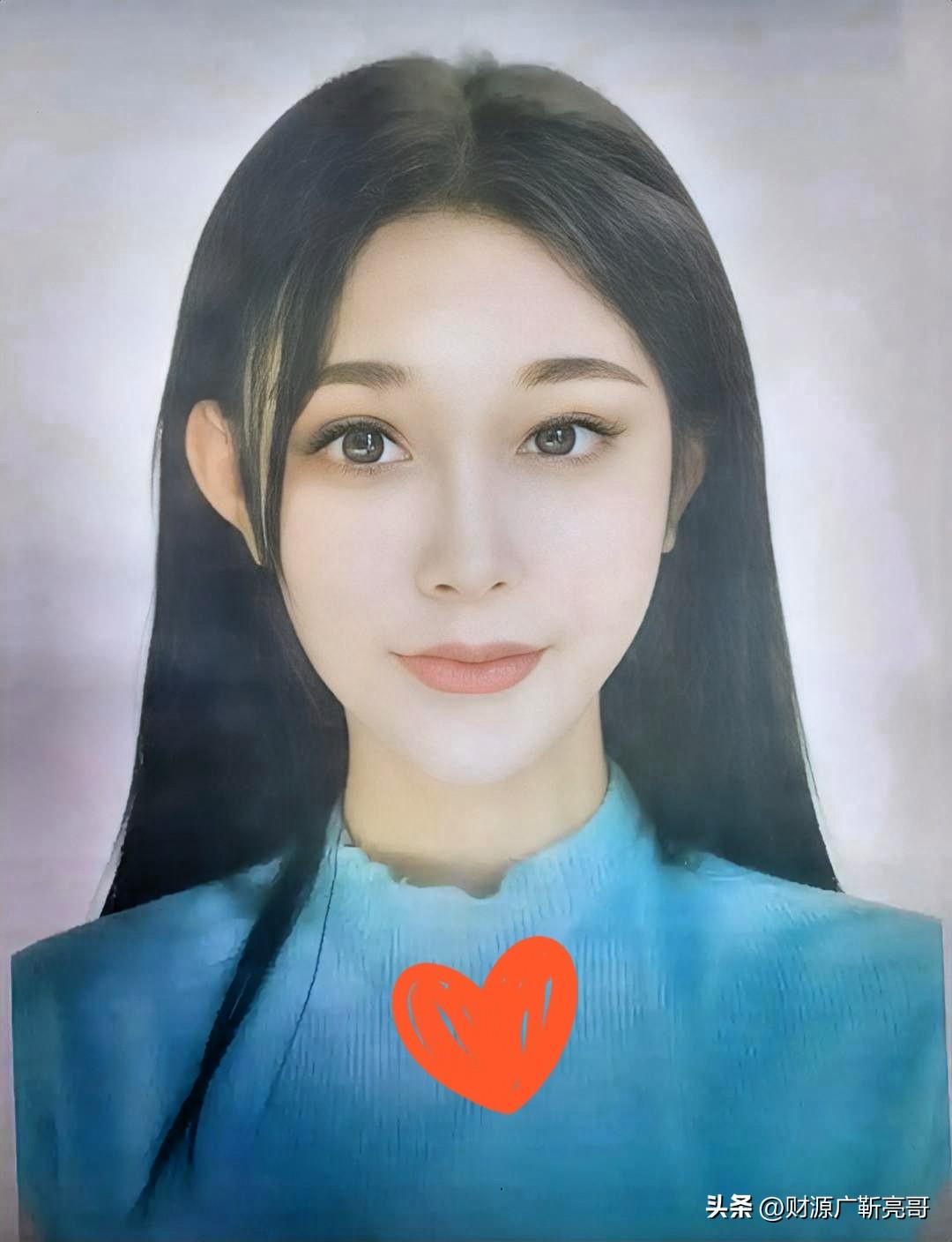 广西这位廖女士真火了。

欠了五万七千多块钱，法院的悬赏公告一出来，评论区一堆人