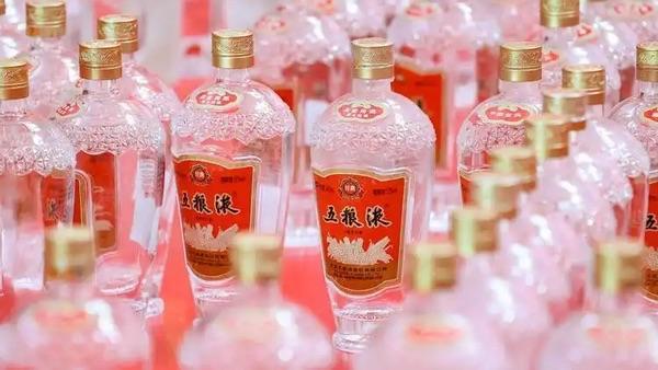 2026年春节期间，五粮液推出股东专享购酒活动，第八代普五52度定价800元/瓶