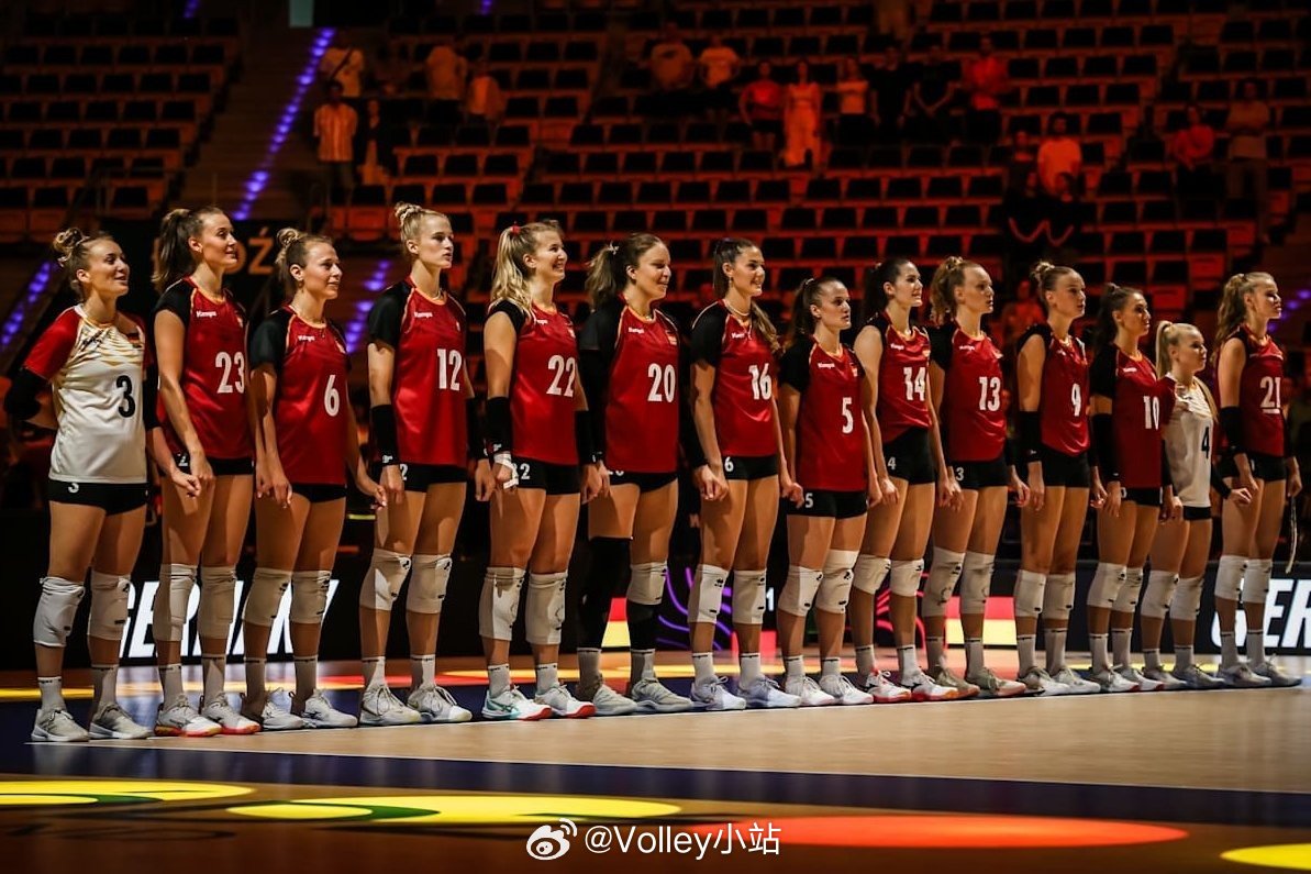 🇩🇪 德国女排VNL第一周阵容🏐 二传：施特劳贝 - 科恩💥 接应：韦斯