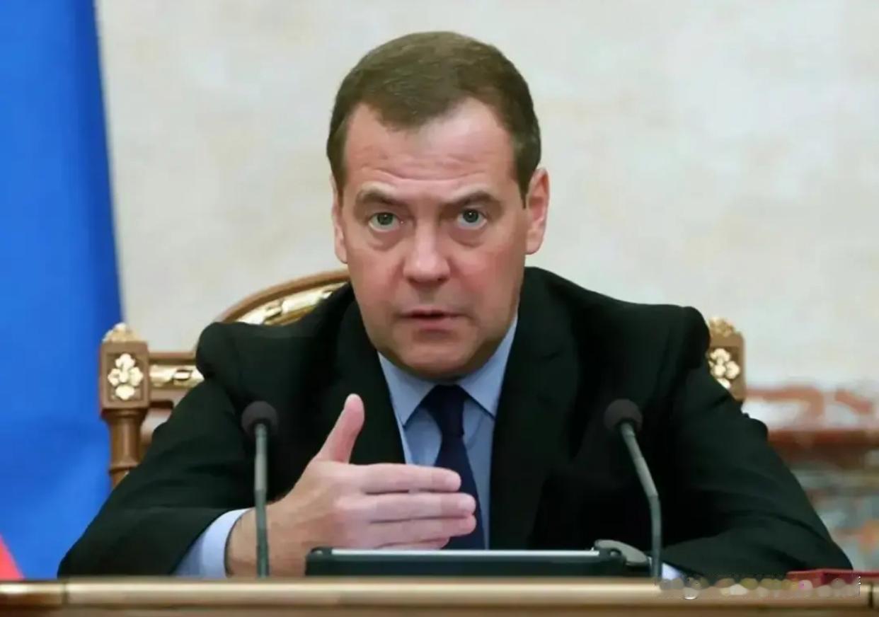 乌克兰若战败就炸毁核电站，俄罗斯若战败就放核弹，瞧瞧，这对斯拉夫兄弟还真是一个模