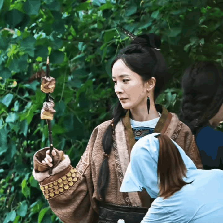 杨幂：谁烤的？都不香？
