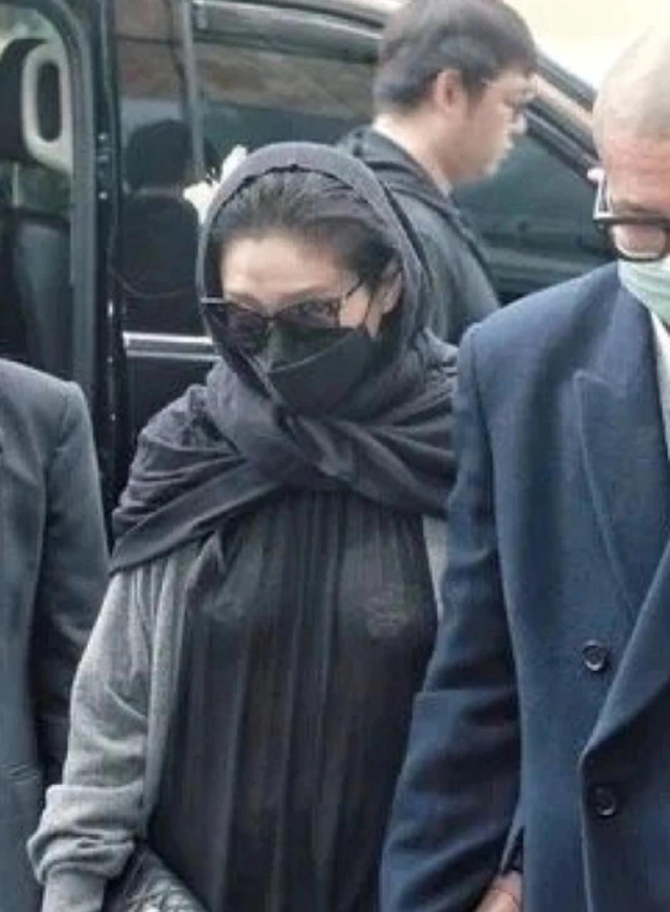 葬礼上穿“透视装”？这一次，大S被骂上热搜，真不冤！

3月4日，许久没露面的大