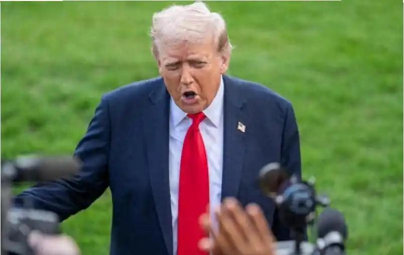 炸锅！特朗普退1660亿关税，90%中国商家连汤都喝不到。朋友们，别再傻乐了！朋