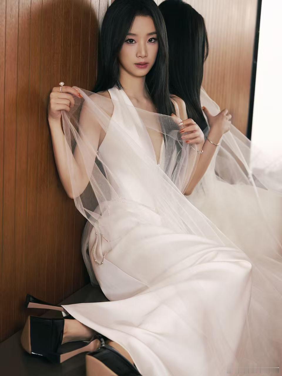 王小亿走完你的走你的 王小亿这排面绝了！红果大赏四次走红毯，短剧一姐实至名归