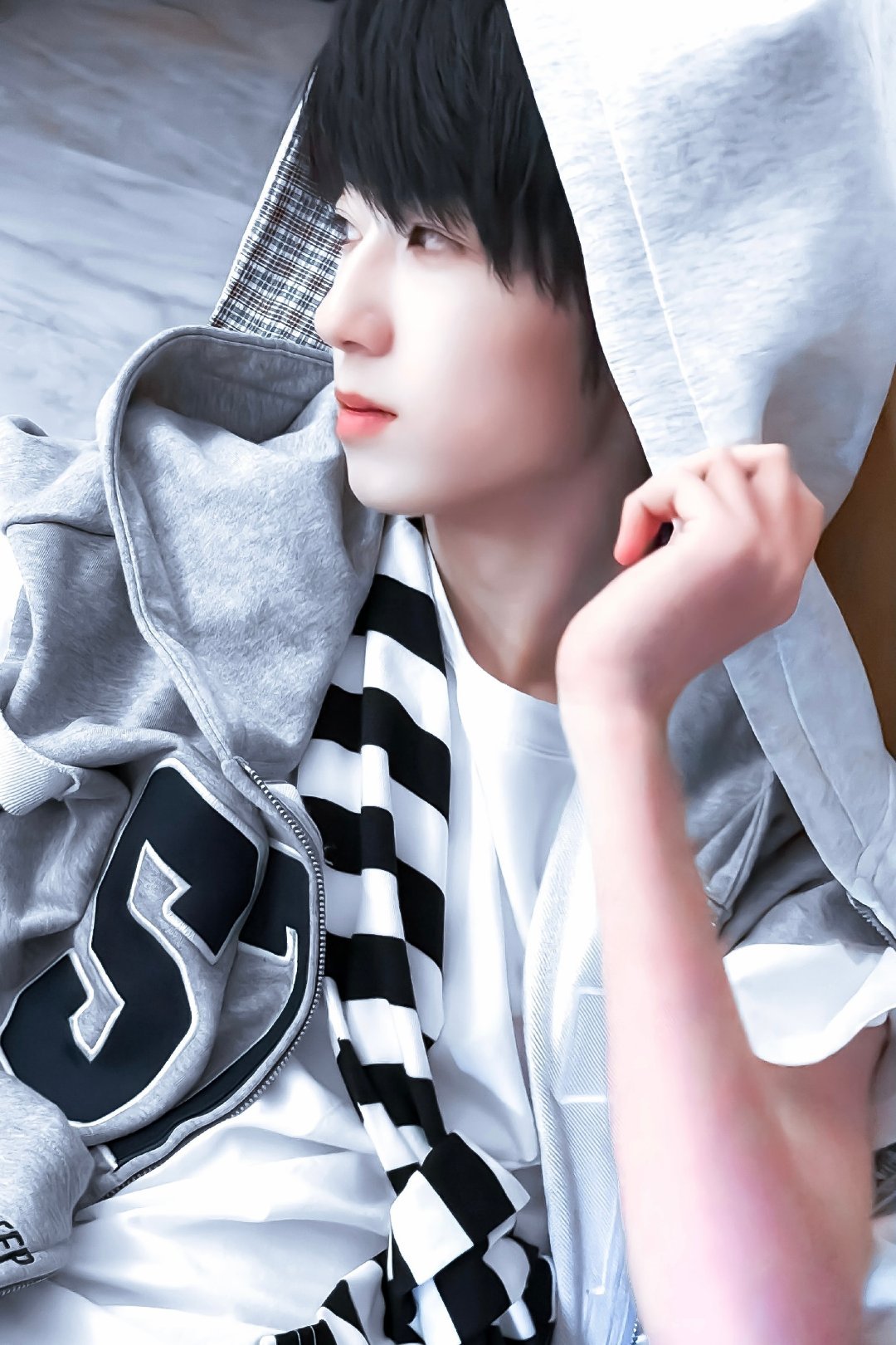 杨博文YBW 💓杨博文 四代唯一c位队长 💕杨博文周扬百无聊赖"从晨光熹微到