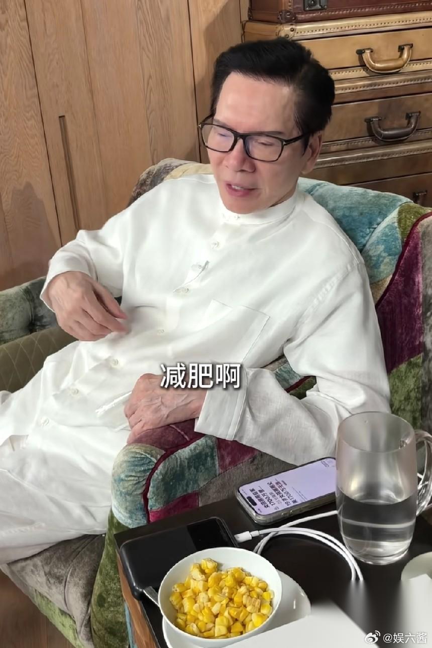 78岁的向华强早已实现了财富自由，但是还是非常注重饮食健康的，看起来也是很年轻就