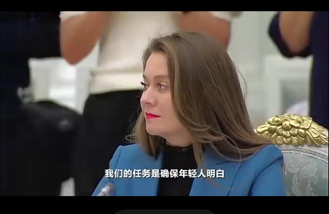 普京喊话俄罗斯年轻人：别拖了！生孩子和搞事业能兼顾
 
当地时间10月23日，普