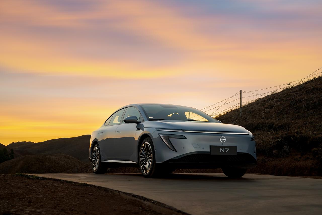 轿车在操控性上当然会优于SUV，但是在空间体验上的确不如SUV那么能装，但市场东