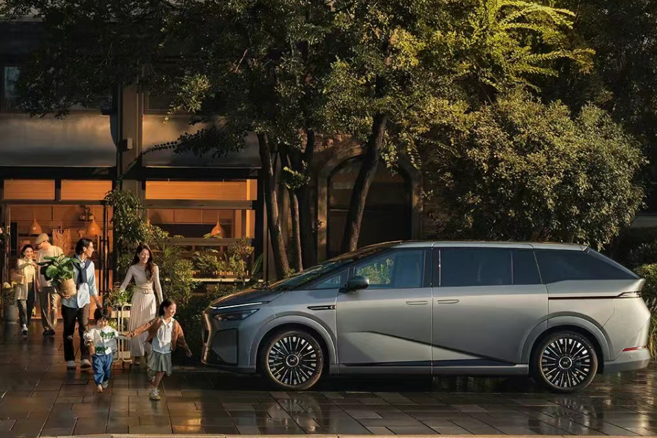 2026款小鹏X9纯电版将于3月2日上市，以750km CLTC续航成为全球续航