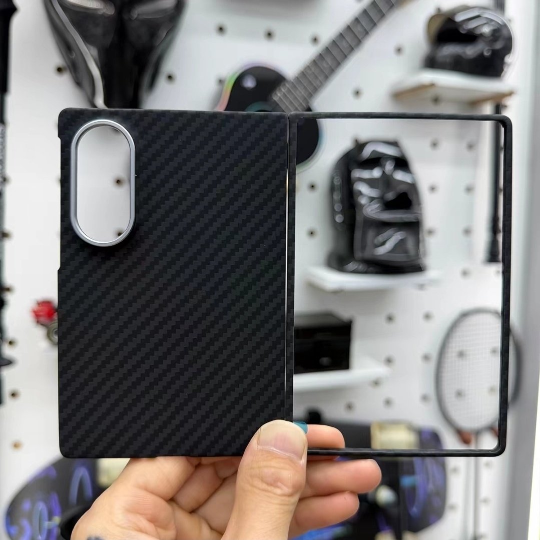 如果 Galaxy Z Fold8  有白色的话，那我肯定买白色了。 