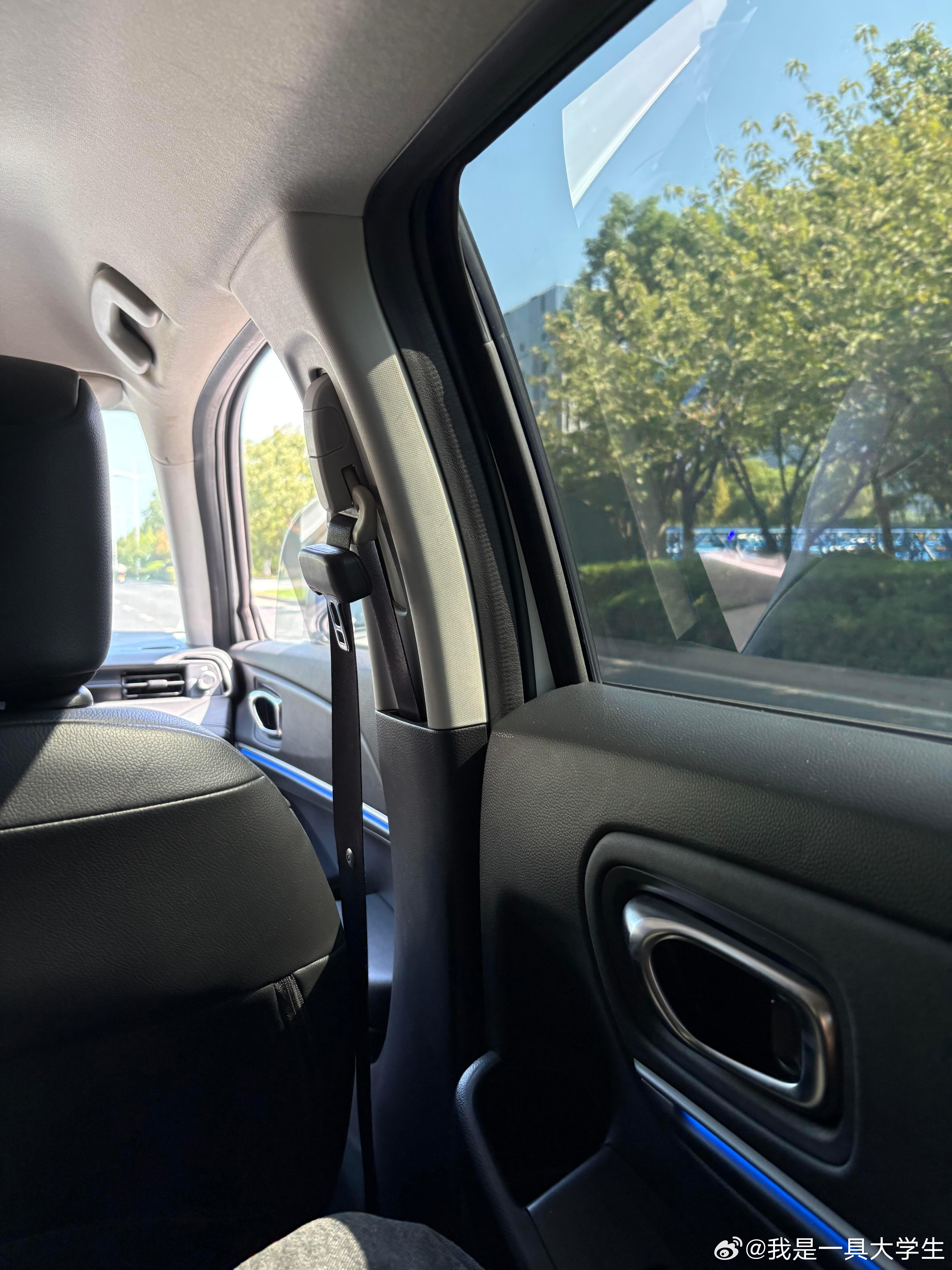 因为有事耽误了几天一个假期结束返校的男大学生（真的不回学校好不好🥺 继续在家行