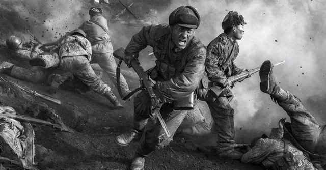 1942年，美军上校比德尔在传授格斗术时，怒批这名新兵软弱无力，称如果是在战场遇