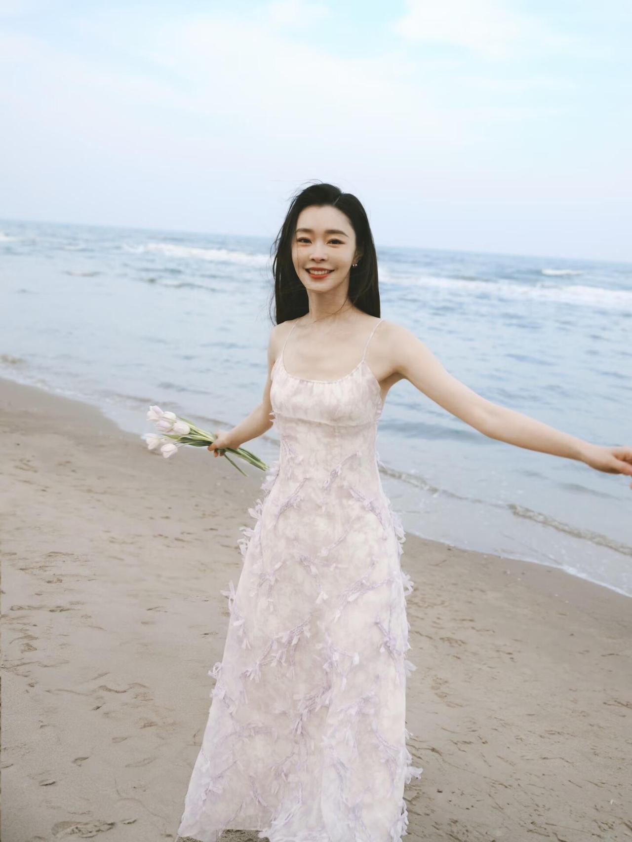 宋轶这海边的照片好有氛围感的美，太清纯了啊宋轶身材 宋轶公主照