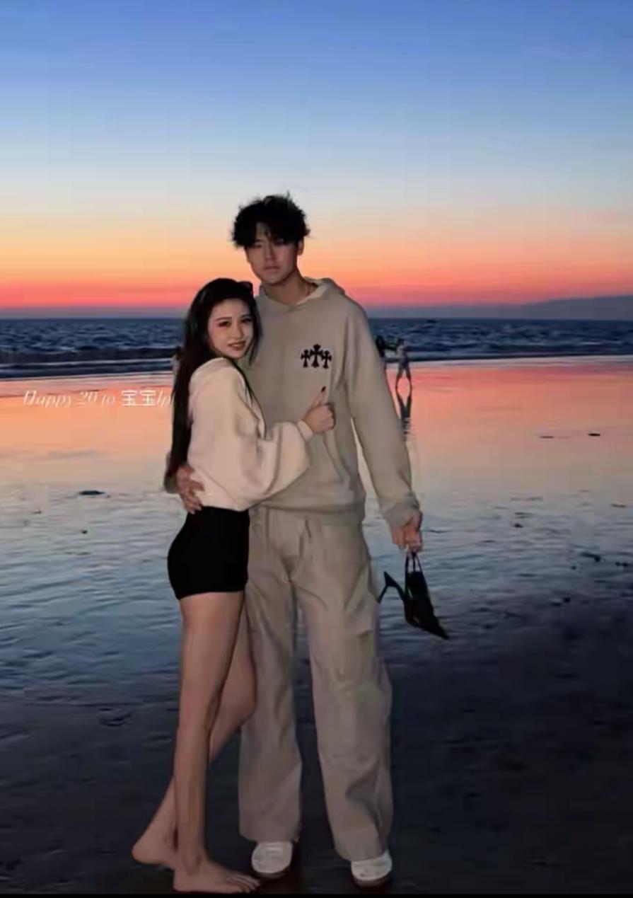 太新奇了，估计全国也独此一家吧？

汪峰一家人都在恋爱中。

20岁的女儿小苹果