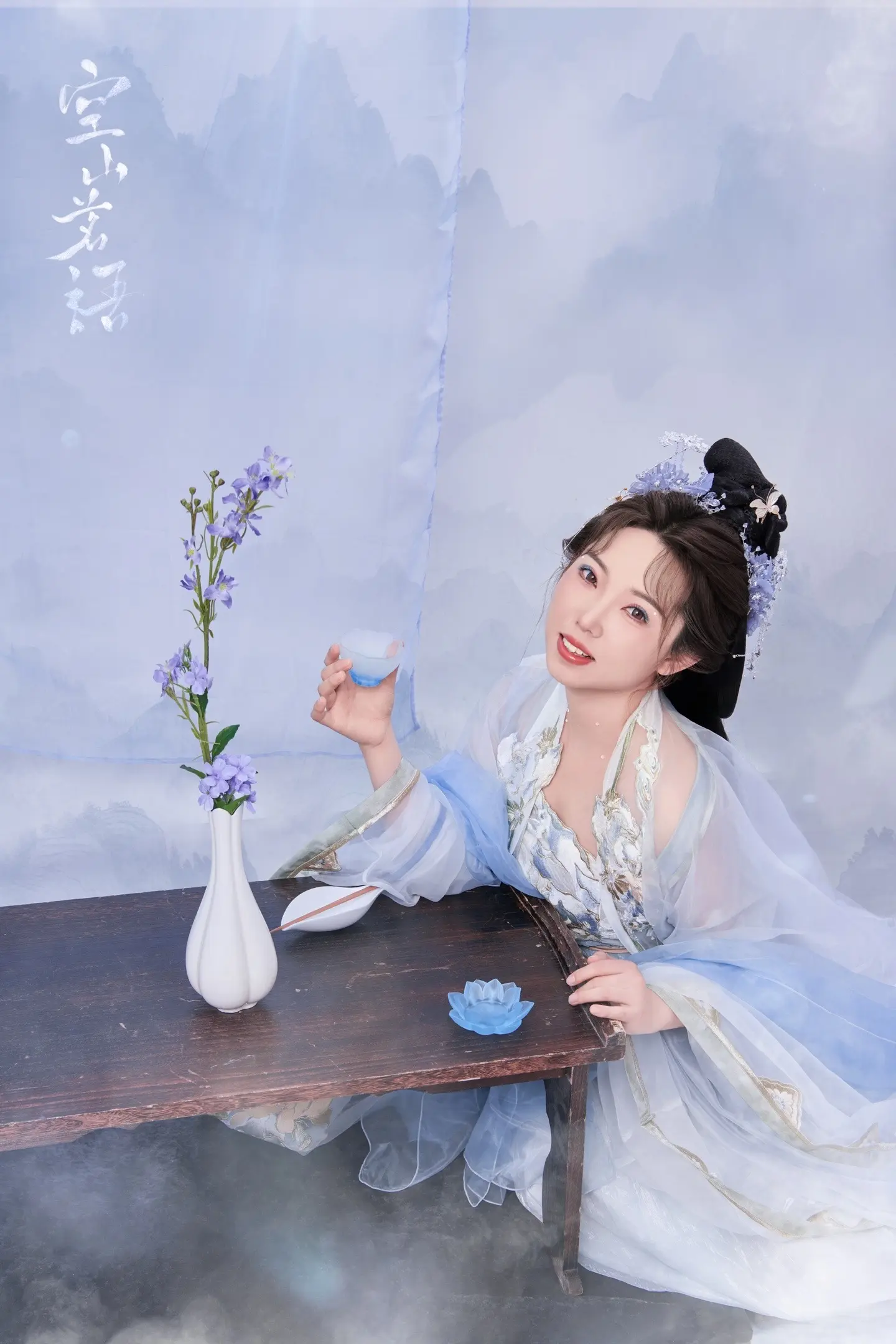 浮生暂寄梦中梦，世事如闻风里风