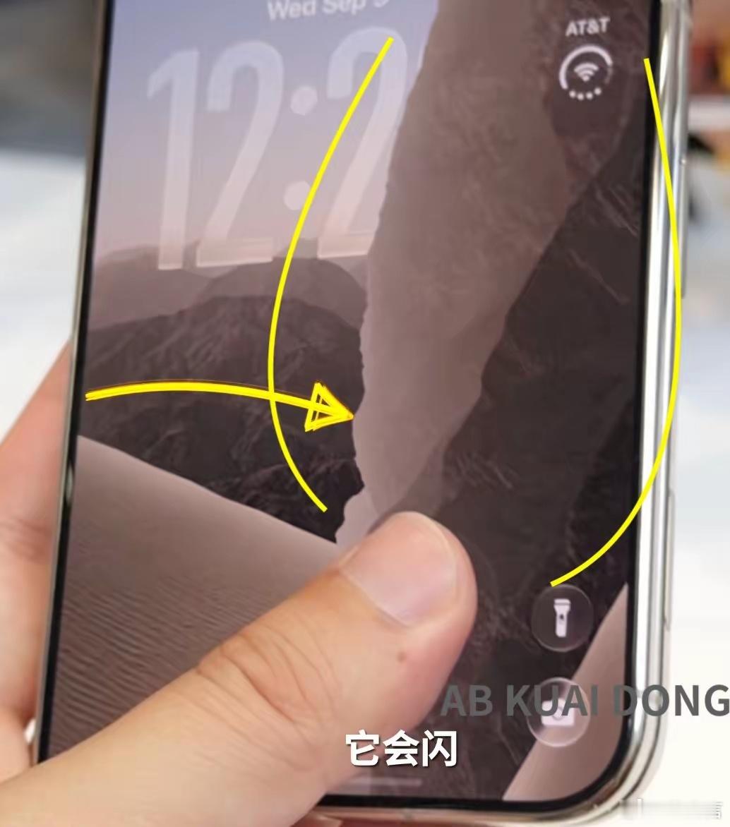 iPhoneDuo维修费8000随着苹果折叠屏的发布，最近各大博主开始分享折叠屏