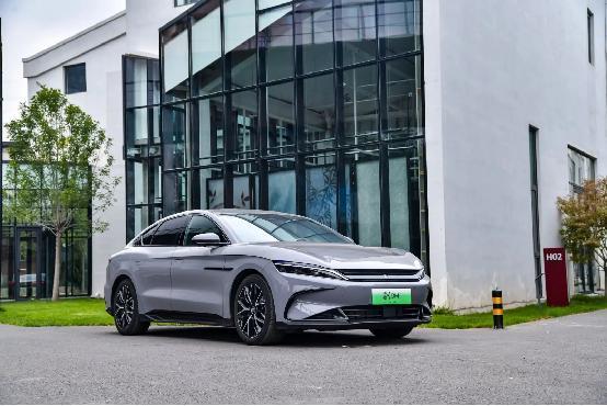 2025款DM-i 125km尊贵型，提车不到三个月厂家就推出智驾版，且增配不加