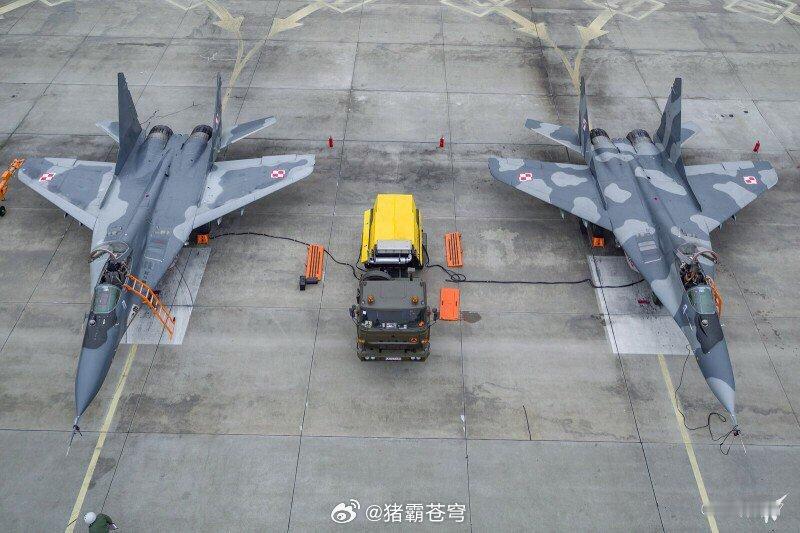 波兰空军的米格-29战斗机采用了不同的迷彩涂装方案。烽火问鼎计划
