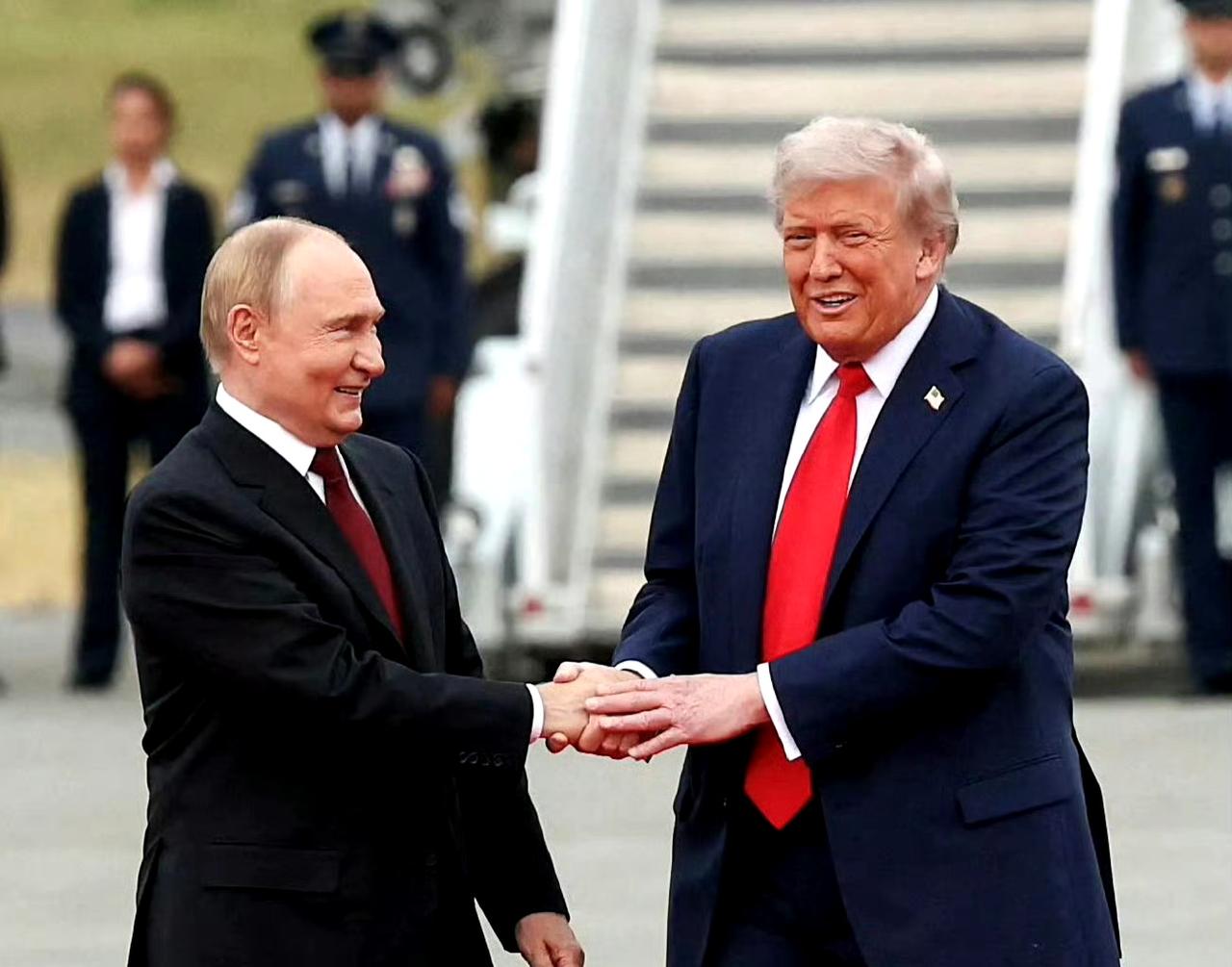 美国财政部宣布，受中东局势影响，美国将暂时放宽对部分俄罗斯石油的制裁。 ​​​