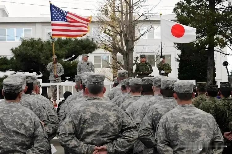 美军大兵为什么不拘捕呢？因为他们不担心自己会有事，我一直在想一个问题，日本警察铐