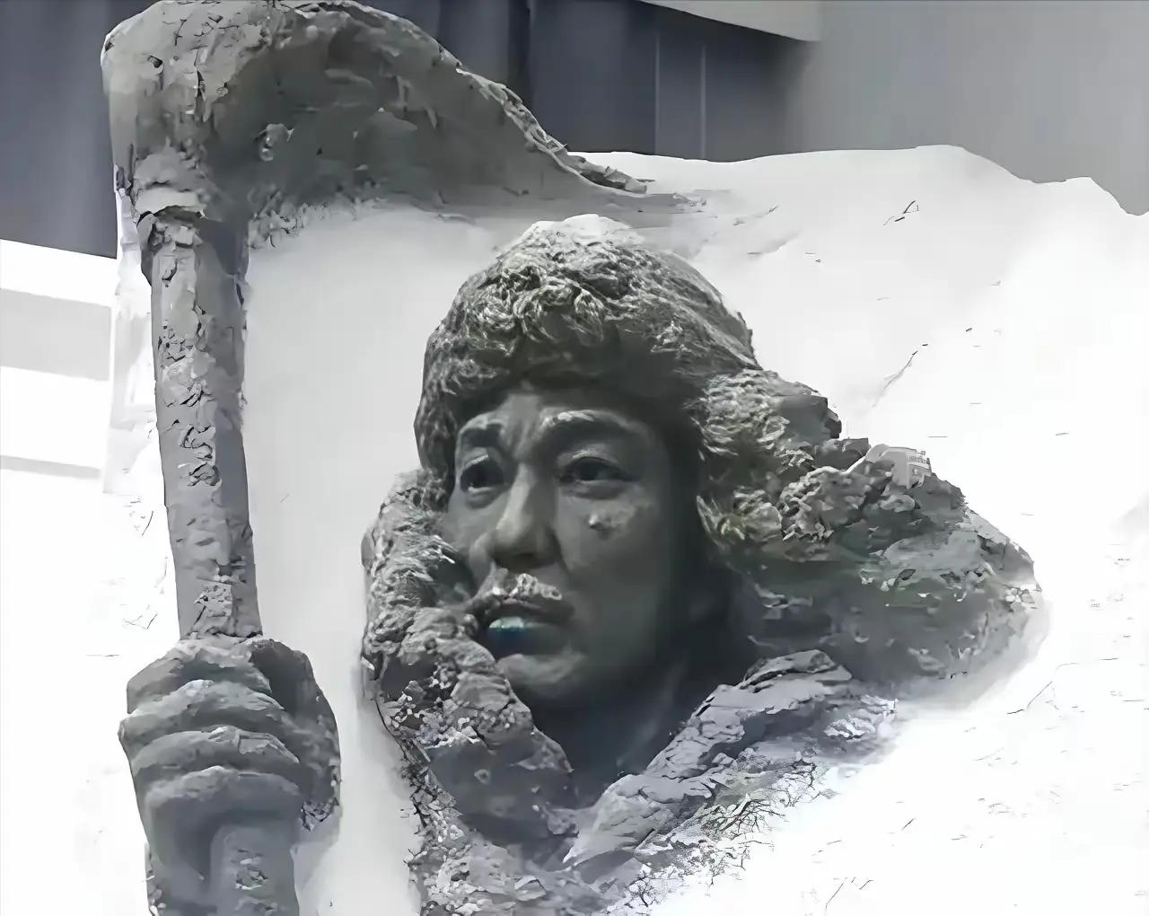 1937年，黑龙江大地主黄有带着三百多名日军进山找抗联。一路上他顿顿狂吃日军的牛