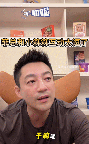 汪小菲真该好好管管儿子了，太没礼貌了，一言不合就拿东西砸人。
 
直播的时候，汪