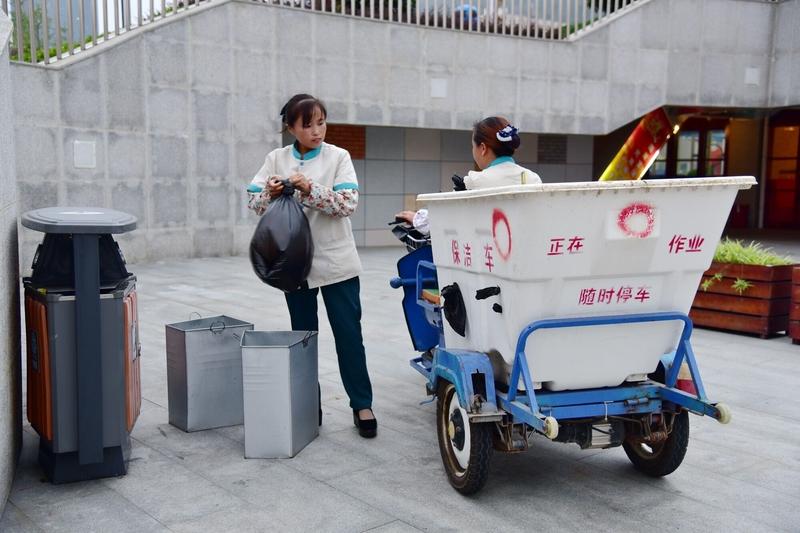 为什么保洁不招年轻人保洁员的工作年轻人是不愿意干的，又脏又累，工资又不高，只能是