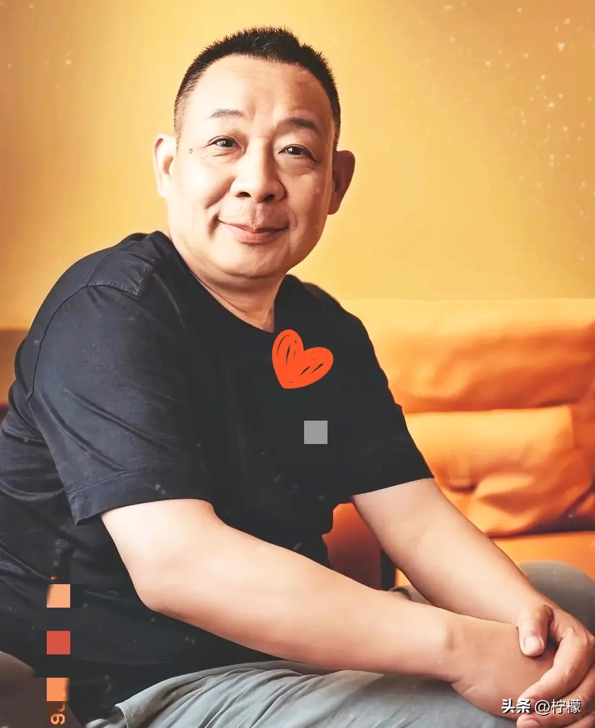 在许昌打车，我问司机：“于东来是咱这儿首富吧？”

司机咧嘴一笑：“首富算不上，