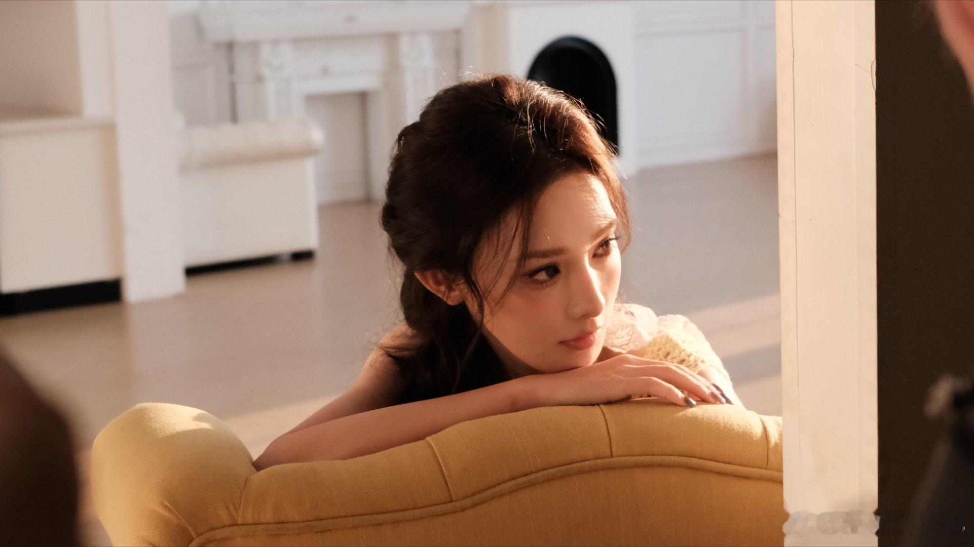 彭小苒工作室也太善了吧！微博直接放网盘链接，高清物料随便存，粉丝想要的都安排上，