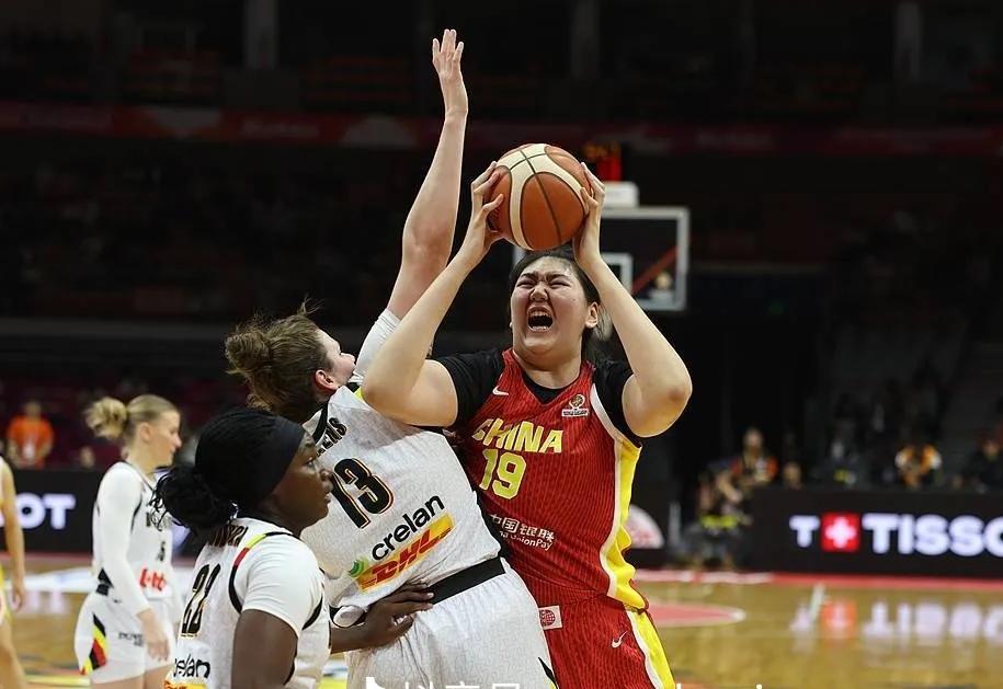 中国女篮本场比赛虽然获胜，但女篮看到不足还不少，最明显的第一，外线3分命中率不高