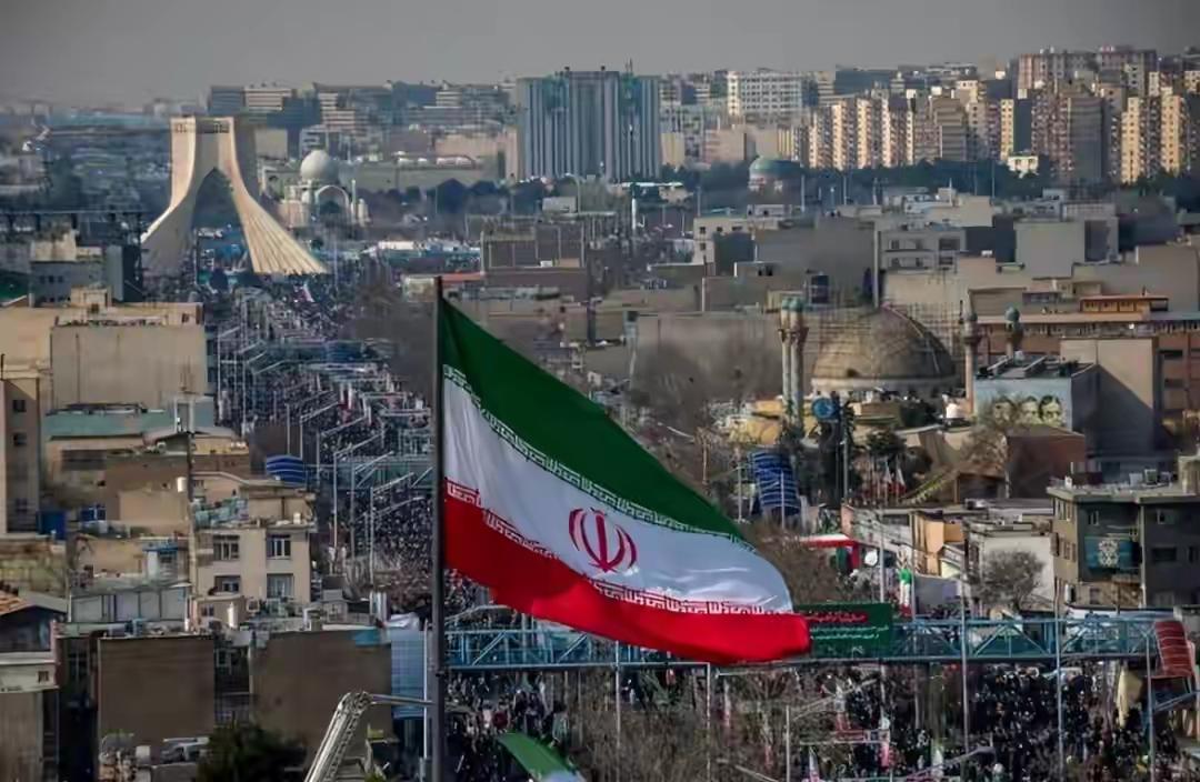 中东战事炸来炸去进行了8天，也给了全世界八点启示。
     第一，当主权国家遭