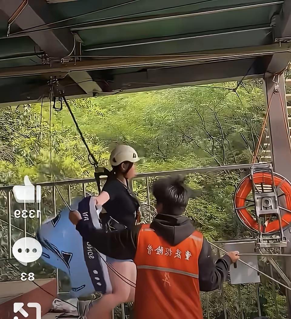 我真的服了现在一出事就只谈钱、不谈责任的破风气！
 
刷到四川悬崖秋千坠亡女孩家