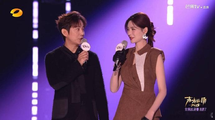 何炅 花花老师满意吗 何老师接梗从不让人失望！《声鸣远扬 2025》公布赛制后转