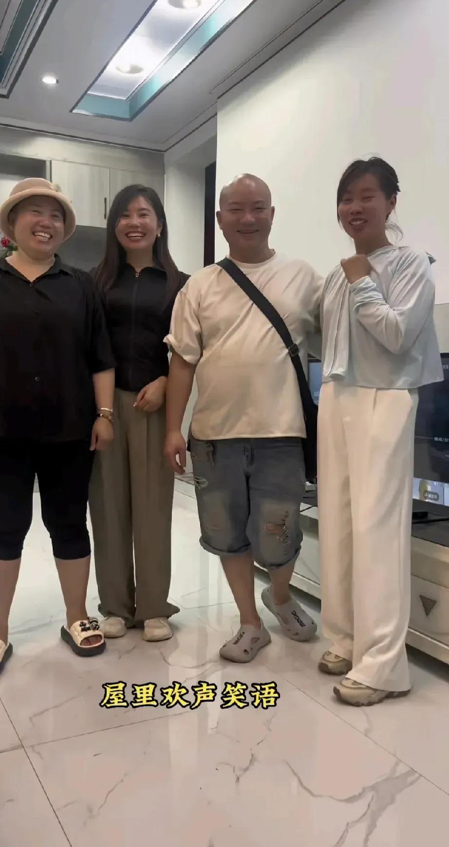 哇，杨妞花的大哥大嫂真的太好了！他们待妞花如亲妹妹，在妞花父母离世后，一直照顾着
