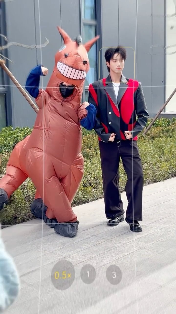 孙天宇 内娱天选马系艺人东方卫视春节晚会 孙天宇真·天选马系艺人，灵动鲜活自带朝