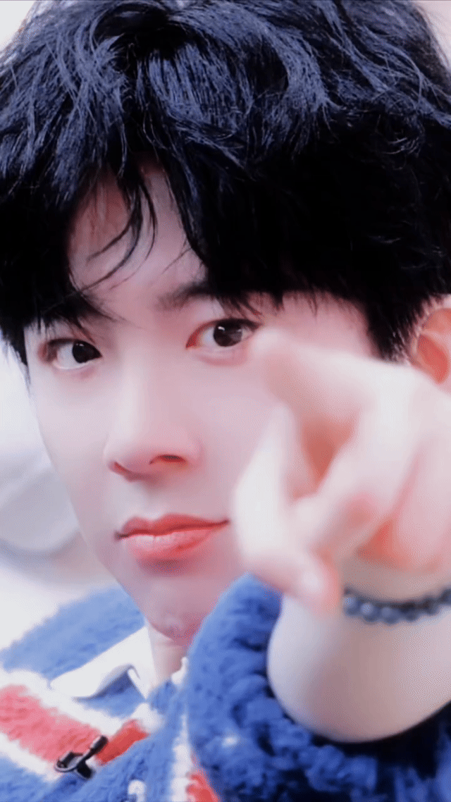 都听你的。都是你的。  ， ，